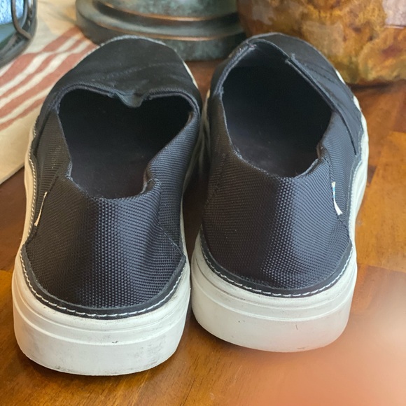 EUC TOMS Slip On Sneakers - Picture 4 of 8